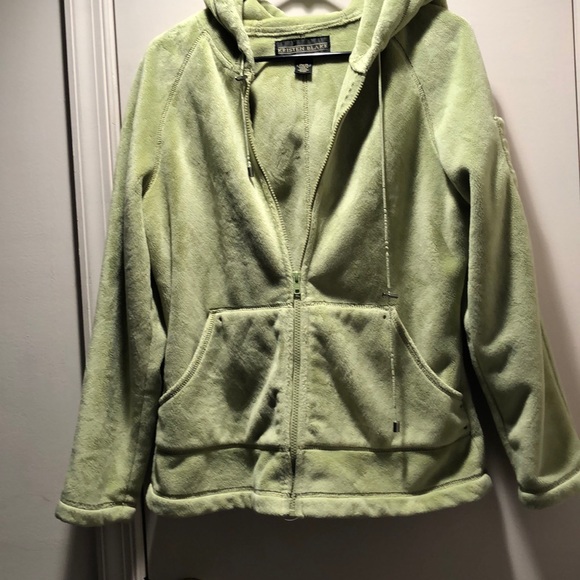 Kristen Blake - Picture 1 of 5